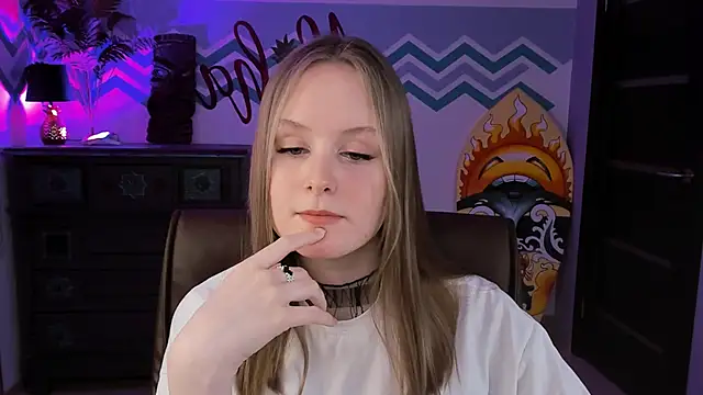 Snapshot of VivienLeeigh chatting on 03.02.25 VivienLeeigh online show from 03.02.25