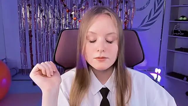 Snapshot of VivienLeeigh chatting on 03.07.25 VivienLeeigh online show from 03.07.25