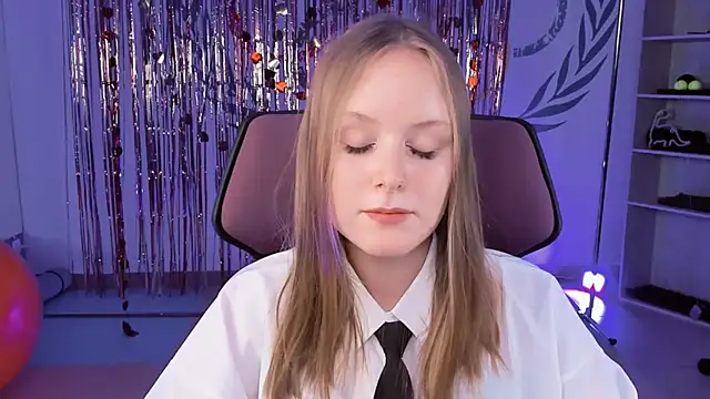 Snapshot of VivienLeeigh chatting on 03.07.25 VivienLeeigh online show from 03.07.25