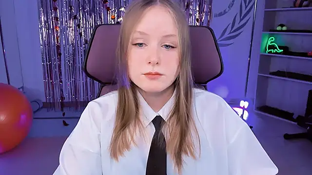 Snapshot of VivienLeeigh chatting on 03.09.25 VivienLeeigh online show from 03.09.25