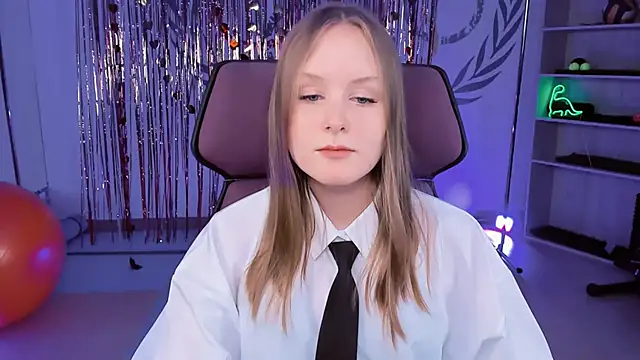 Snapshot of VivienLeeigh chatting on 03.09.25 VivienLeeigh online show from 03.09.25