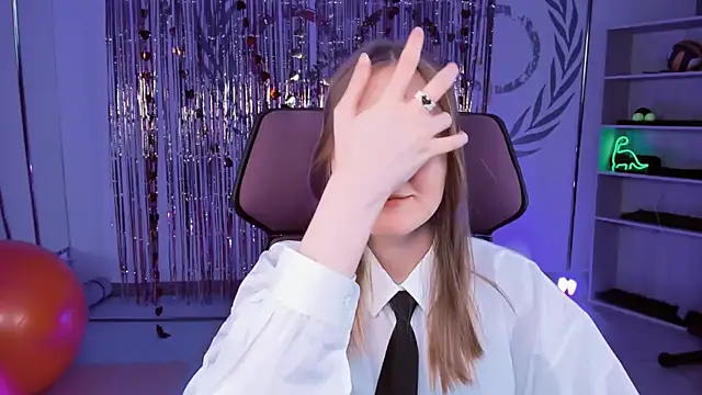 Snapshot of VivienLeeigh chatting on 03.09.25 VivienLeeigh online show from 03.09.25