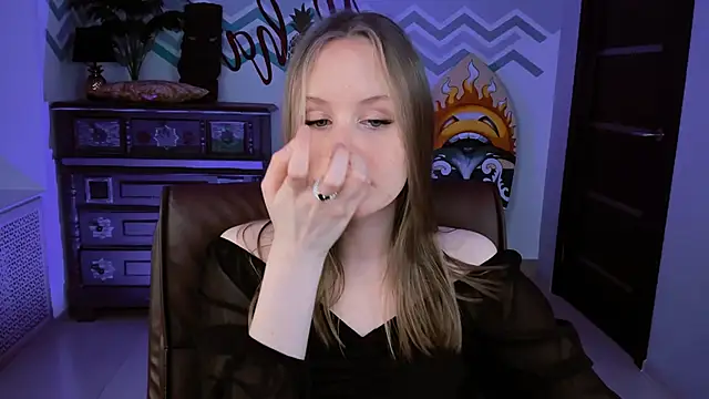 Snapshot of VivienLeeigh chatting on 03.12.25 VivienLeeigh online show from 03.12.25