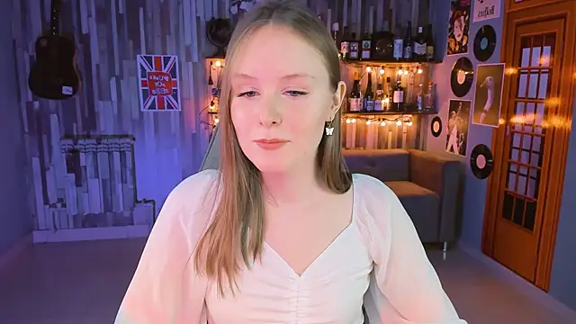 Snapshot of VivienLeeigh chatting on 03.18.25 VivienLeeigh online show from 03.18.25