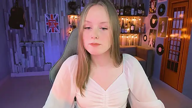 Snapshot of VivienLeeigh chatting on 03.18.25 VivienLeeigh online show from 03.18.25