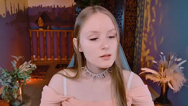 Snapshot of VivienLeeigh chatting on 09.11.25 VivienLeeigh online show from 09.11.25