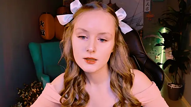 Snapshot of VivienLeeigh chatting on 09.14.25 VivienLeeigh online show from 09.14.25