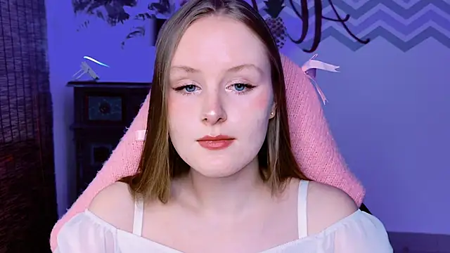 Snapshot of VivienLeeigh chatting on 10.05.25 VivienLeeigh online show from 10.05.25