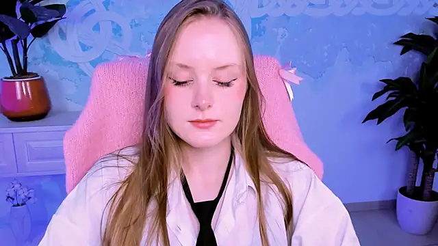 Snapshot of VivienLeeigh chatting on 10.13.25 VivienLeeigh online show from 10.13.25