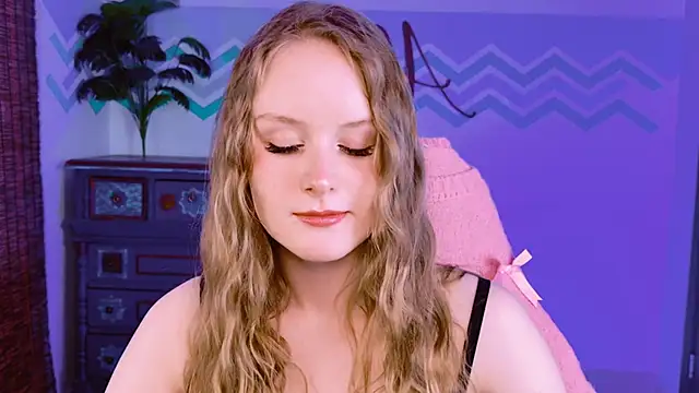 Snapshot of VivienLeeigh chatting on 10.22.25 VivienLeeigh online show from 10.22.25