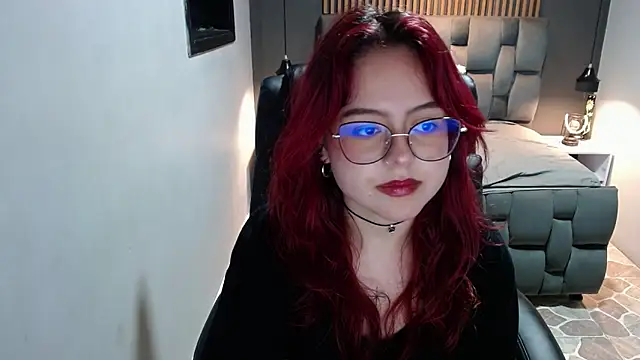 Snapshot of crimson_tati_ chatting on 12.11.24 crimson tati online show from 12.11.24