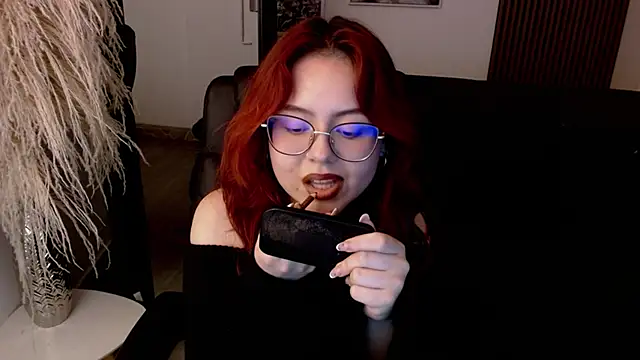 Snapshot of crimson_tati_ chatting on 12.12.24 crimson tati online show from 12.12.24