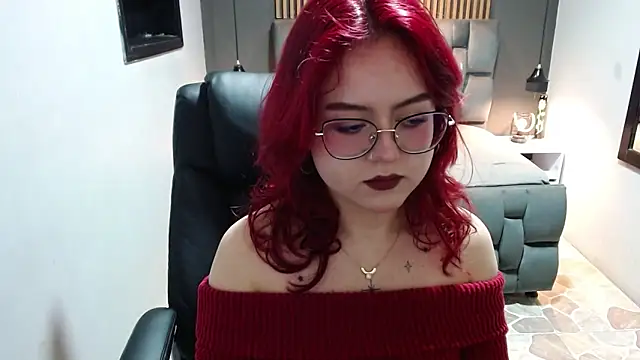 Snapshot of crimson_tati_ chatting on 12.30.24 crimson tati online show from 12.30.24