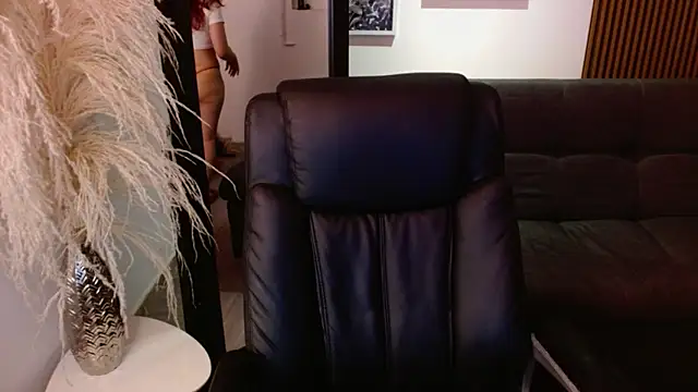 Snapshot of crimson_tati_ chatting on 01.11.25 crimson tati online show from 01.11.25