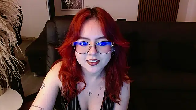 Snapshot of crimson_tati_ chatting on 02.06.25 crimson tati online show from 02.06.25