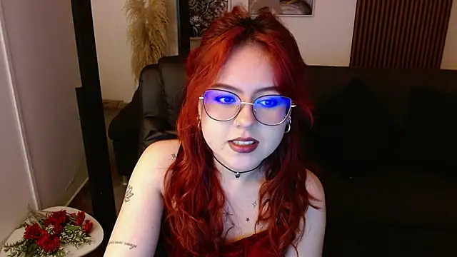Snapshot of crimson_tati_ chatting on 02.19.25 crimson tati online show from 02.19.25