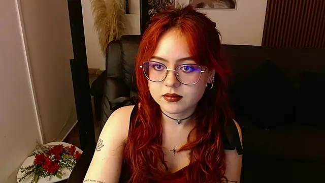 Snapshot of crimson_tati_ chatting on 02.19.25 crimson tati online show from 02.19.25
