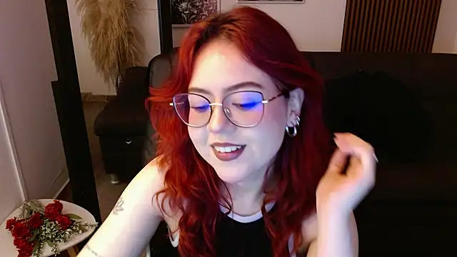 Snapshot of crimson_tati_ chatting on 02.21.25 crimson tati online show from 02.21.25