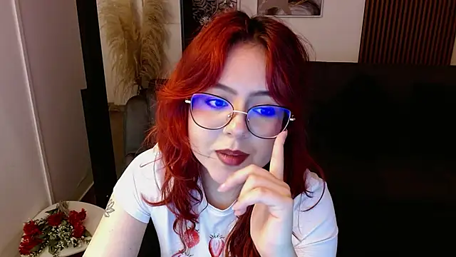 Snapshot of crimson_tati_ chatting on 02.22.25 crimson tati online show from 02.22.25