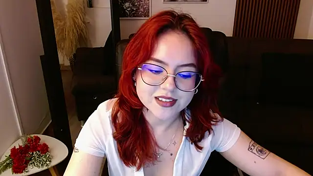 Snapshot of crimson_tati_ chatting on 02.27.25 crimson tati online show from 02.27.25