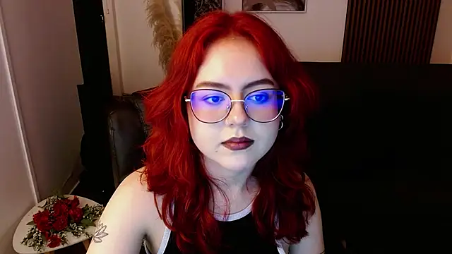 Snapshot of crimson_tati_ chatting on 03.08.25 crimson tati online show from 03.08.25