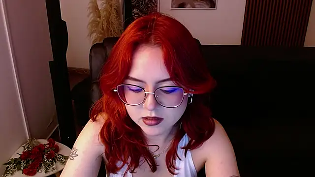 Snapshot of crimson_tati_ chatting on 03.22.25 crimson tati online show from 03.22.25