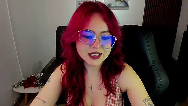 Snapshot of crimson_tati_ chatting on 09.09.25 crimson tati online show from 09.09.25