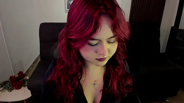 Snapshot of crimson_tati_ chatting on 09.19.25 crimson tati online show from 09.19.25