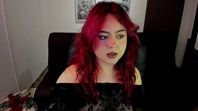 Snapshot of crimson_tati_ chatting on 09.24.25 crimson tati online show from 09.24.25