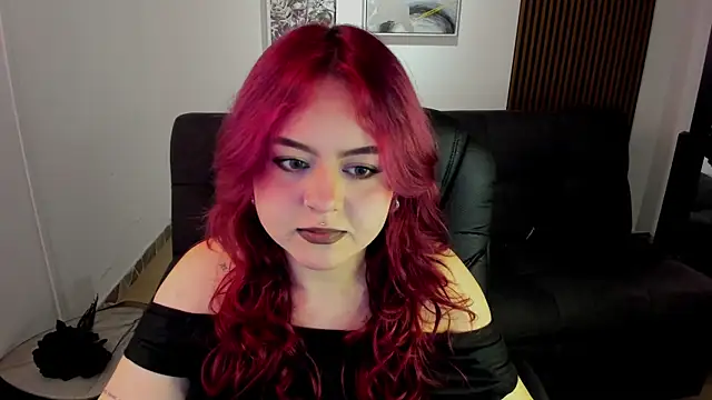 Snapshot of crimson_tati_ chatting on 09.25.25 crimson tati online show from 09.25.25