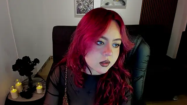 Snapshot of crimson_tati_ chatting on 09.28.25 crimson tati online show from 09.28.25