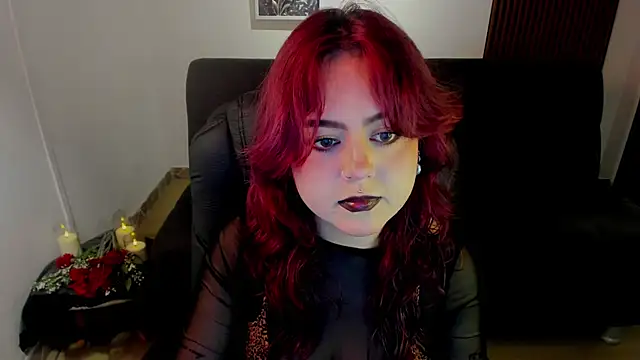Snapshot of crimson_tati_ chatting on 10.17.25 crimson tati online show from 10.17.25