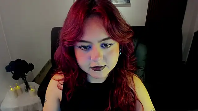 Snapshot of crimson_tati_ chatting on 10.22.25 crimson tati online show from 10.22.25