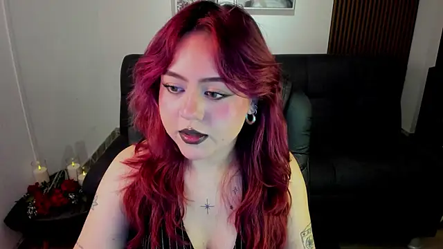 Snapshot of crimson_tati_ chatting on 10.31.25 crimson tati online show from 10.31.25