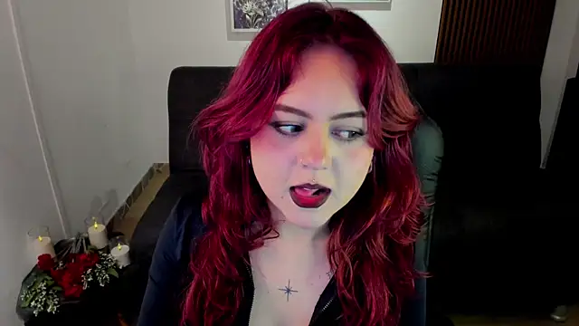 Snapshot of crimson_tati_ chatting on 11.14.25 crimson tati online show from 11.14.25