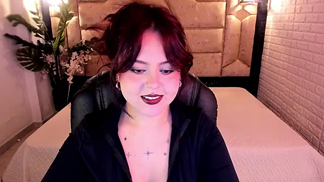 Snapshot of crimson_tati_ chatting on 05.08.26 crimson tati online show from 05.08.26