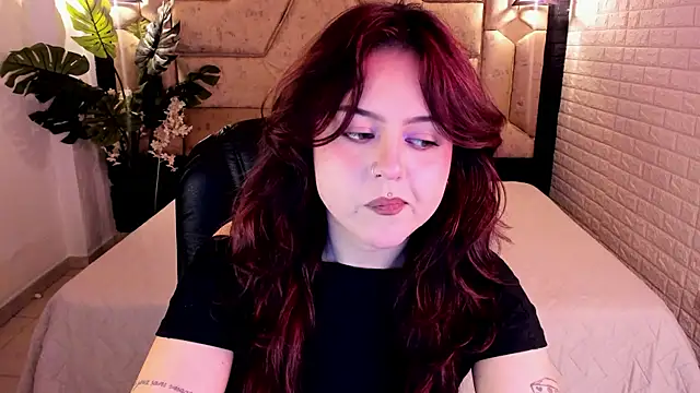 Snapshot of crimson_tati_ chatting on 05.26.26 crimson tati online show from 05.26.26