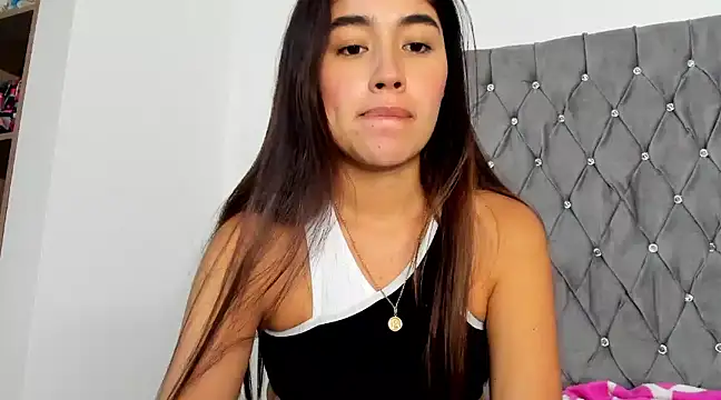 AriaMontgomery online show from 12.17.24