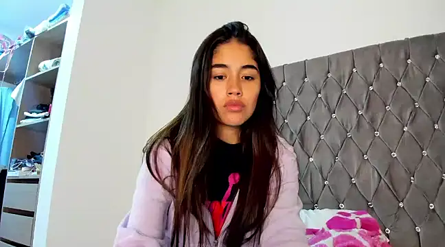 AriaMontgomery online show from 12.18.24