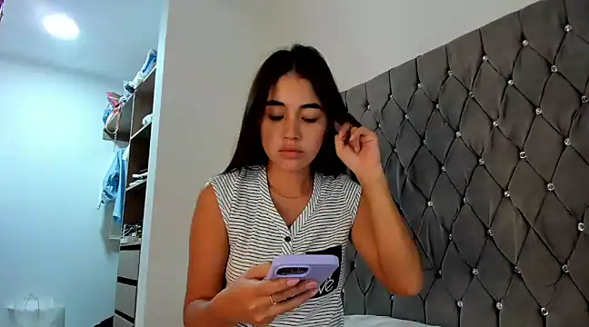 AriaMontgomery online show from 12.19.24