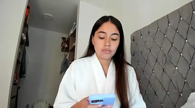 AriaMontgomery online show from 12.20.24