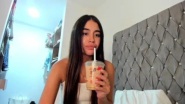 AriaMontgomery online show from 12.22.24