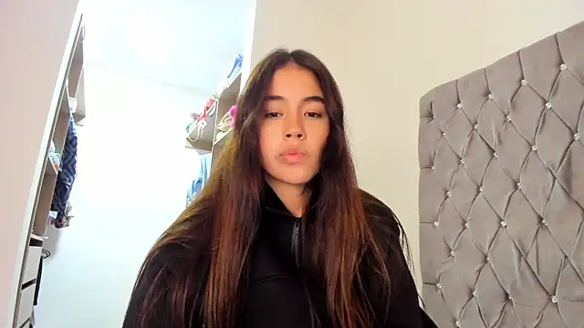 AriaMontgomery online show from 12.31.24