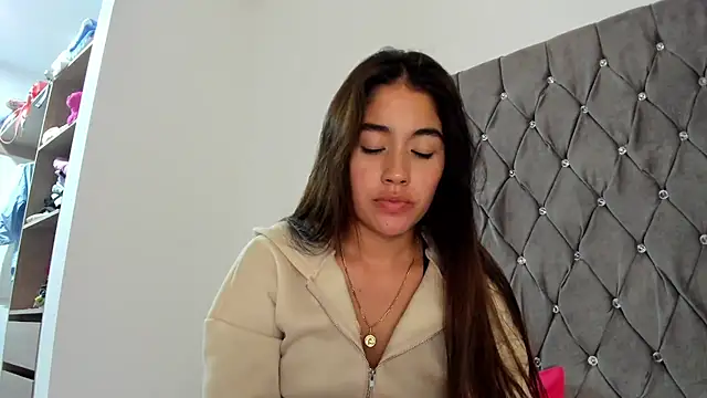 AriaMontgomery online show from 01.04.25