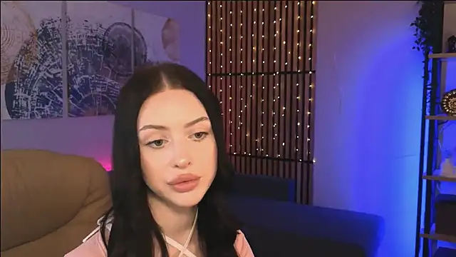 Snapshot of StellaryShy chatting on 12.11.24 StellaryShy online show from 12.11.24