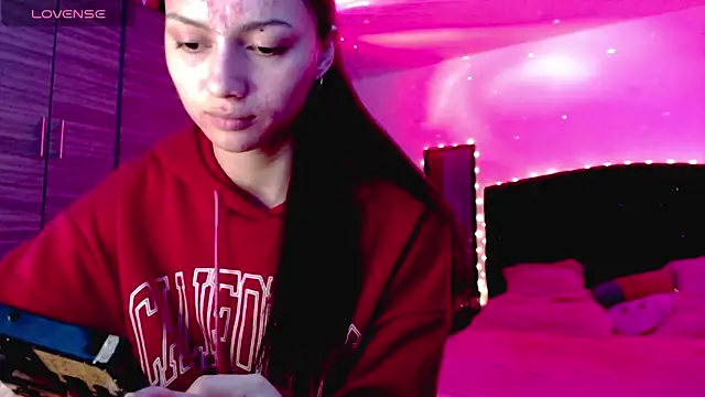 holy juli online show from 11.03.25