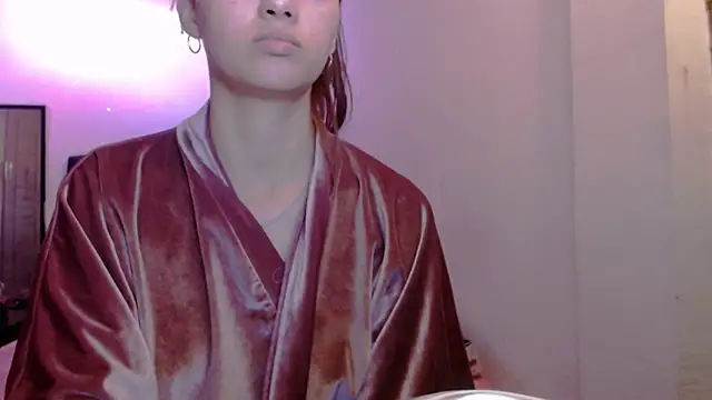holy juli online show from 04.23.26