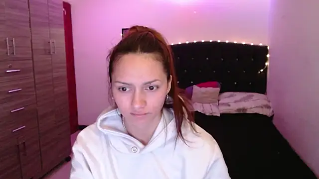 holy juli online show from 06.01.26