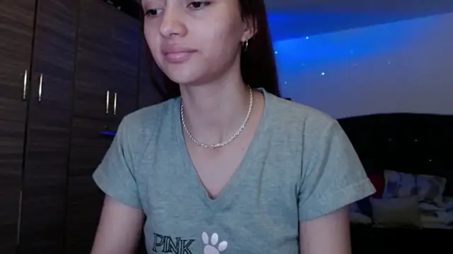 holy juli online show from 06.08.26