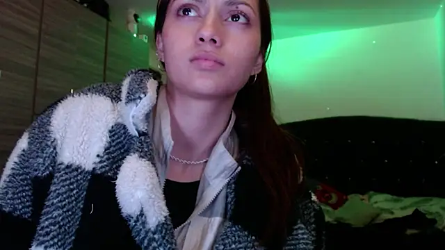 holy juli online show from 06.10.26